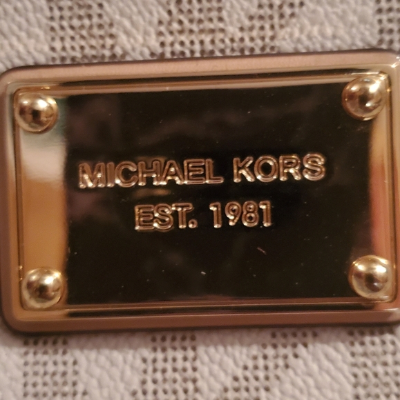 Michael Kors clutch - Picture 3 of 4